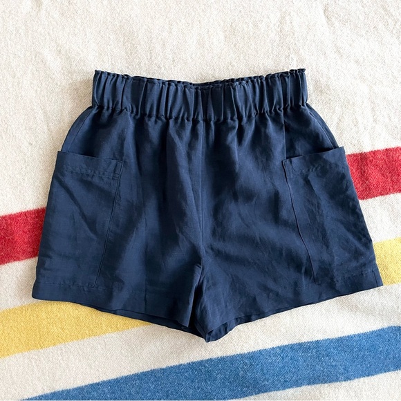 G. LABEL by Goop easy linen shorts in navy - Picture 5 of 7